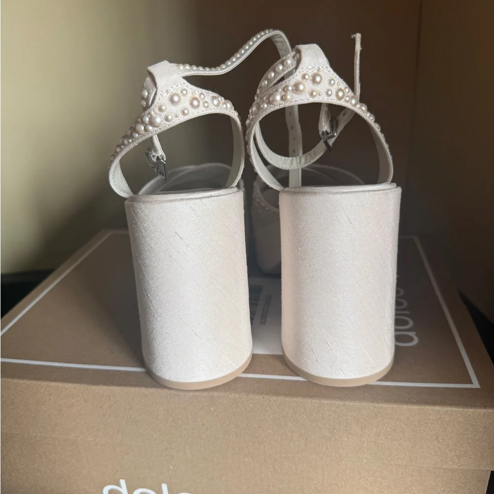 Dolce Vita Wessi Platform Sandal in Pearl